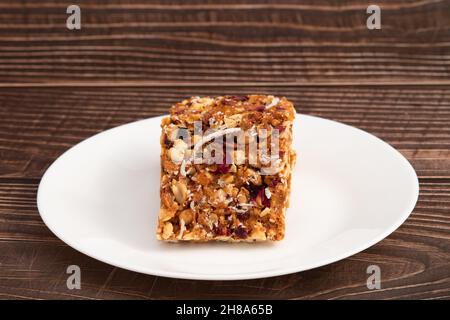 Peanut Candy Bars Mithai Oder Giurgiulena Bekannt Als Meetha Chikki, Gud Patti, Gur Mungfali Chiki, Gajak, Tilgul, Gajjak, Gazak Oder Gachak Werden Aus Moong Hergestellt Stockfoto