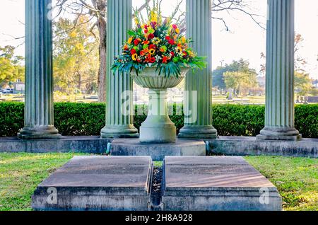 Das Bellingrath-Morse Memorial ist auf dem Magnolia Cemetery, 26. November 2021, in Mobile, Alabama, abgebildet. Stockfoto