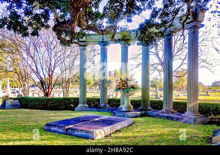 Das Bellingrath-Morse Memorial ist auf dem Magnolia Cemetery, 26. November 2021, in Mobile, Alabama, abgebildet. Stockfoto