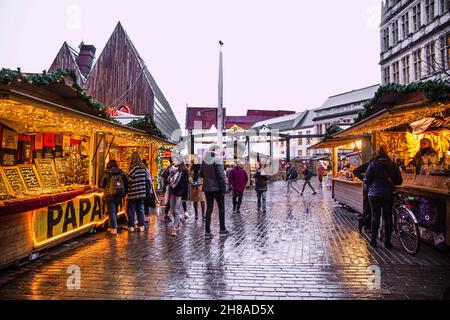 16 Dezember, Gent, Belgien. Weihnachtsmarkt in der Altstadt, traditioneller Weihnachtsmarkt. Stockfoto