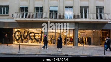 Paris, Frankreich, Straßenszenen, Rue Saint Honoré, Gucci Store, Luxusläden, Ladenfronten, Windows, Pariser Viertel, Shopping italienische textilindustrie Stockfoto