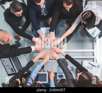 Draufsicht. Business-Team verbindet ihre Hände in einem Kreis Stockfoto