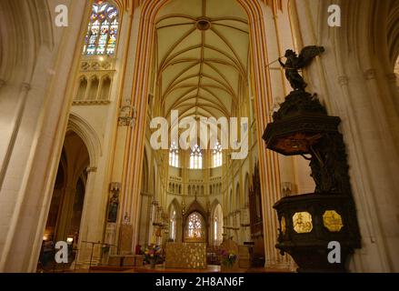 Quimper, Frankreich, Innenraum der Kathedrale Saint Corentin Stockfoto