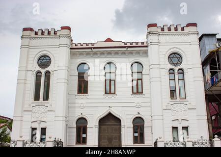 Alte weiße Synagogu in Batumi, Georgia Stockfoto