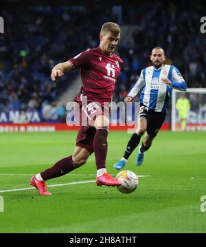 Sabadell, Barcelona, Spanien. 28th. November 2021. Barcelona Spanien 28.11.2021 Alexander Sorloth (Real Sociedad) kontrolliert den Ball während der La Liga Santander zwischen Espanyol und Real Sociedad am 28. November 2021 im RCDE-Stadion in Barcelona. Quelle: Xavi Urgeles/ZUMA Wire/Alamy Live News Stockfoto