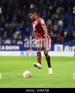 Sabadell, Barcelona, Spanien. 28th. November 2021. Barcelona Spanien 28.11.2021 Alexander Isak (Real Sociedad) kontrolliert den Ball während der La Liga Santander zwischen Espanyol und Real Sociedad am 28. November 2021 im RCDE-Stadion in Barcelona. Quelle: Xavi Urgeles/ZUMA Wire/Alamy Live News Stockfoto