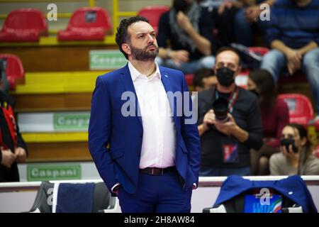 Cheftrainer Stefano Lavarini (Novara) während Unet E-Work Busto Arsizio gegen Igor Gorgonzola Novara, Volleyball Ital Serie A1 Frauenspiel in Busto Arsizio (VA), Italien, November 28 2021 Stockfoto