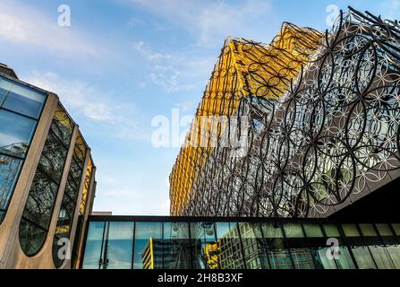 Entworfen von der niederländischen Architektin Francine Houben, die auf dem Centenary Square steht. Die Fassadengestaltung von ineinanderschließenden Ringen auf Gold- und Silberglas, eine Referenz Stockfoto