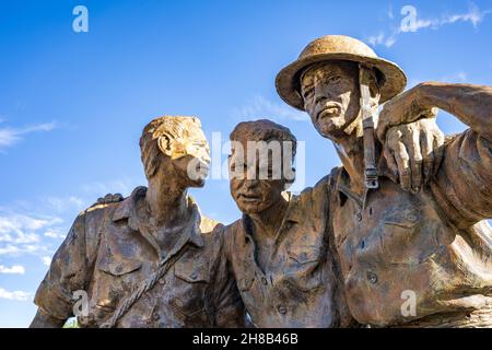 Las Cruces, NM - 11. Oktober 2021: Detail der „Heroes of Bataan“, Bataan Death March Memorial Statue im Veterans Park, vom Bildhauer Kelley S. Hestir. Stockfoto