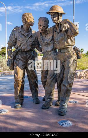 Las Cruces, NM - 11. Oktober 2021: „Heroes of Bataan“, Bataan Death March Memorial Statue im Veterans Park, vom Bildhauer Kelley S. Hestir. Stockfoto