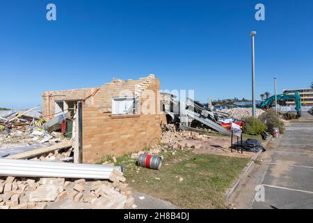 Der Surfclub Mona-Balle in Sydney wird abgerissen, um durch einen brandneuen Surfclub, Mona-Balle, Sydney, Australien, ersetzt zu werden Stockfoto