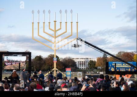 Washington, DC, USA. 28th. November 2021. 28. November 2021 - Washington, DC, USA: Die Ellipse mit der National Menorah. (Bild: © Michael Brochstein/ZUMA Press Wire) Stockfoto