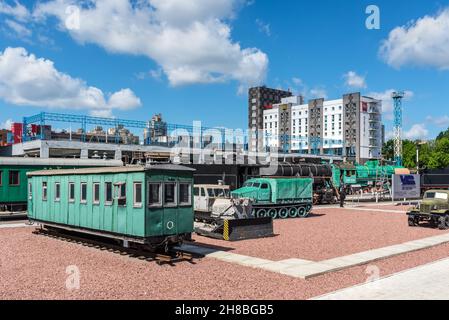 Kiew, Ukraine - 23. Mai 2021: Museum für historischen Eisenbahnverkehr in Kiew, Ukraine. Das Eisenbahnmuseum Kiew befindet sich in den Kiew-Passaschirs Stockfoto