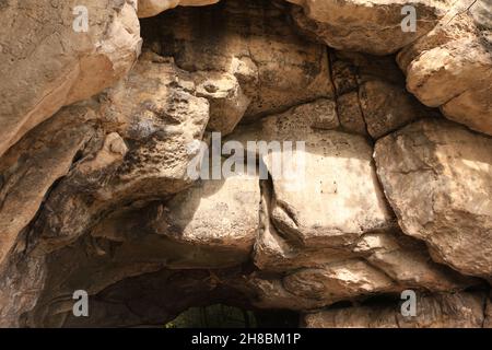 Impressionen von dem Naturdenkmal 'Kuhstall' in der Sächsischen Schweiz Stockfoto