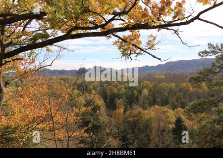 Impressionen von dem Naturdenkmal 'Kuhstall' in der Sächsischen Schweiz Stockfoto