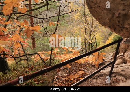 Impressionen von dem Naturdenkmal 'Kuhstall' in der Sächsischen Schweiz Stockfoto