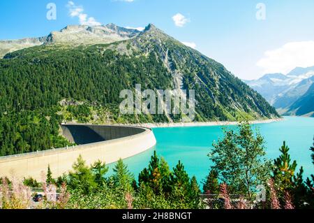 Österreich, Zillertal Hochalpiner Naturpark Hochgebirgs Naturpark Schlegeis Staudamm und Stausee mit dem Schlegeis im Hintergrund Stockfoto