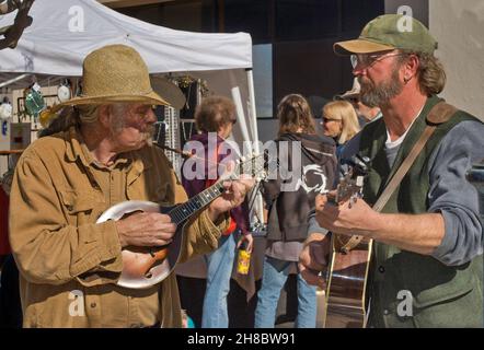 Straßenmusiker beim Downtown Mall Festival in Las Cruces, New Mexico, USA Stockfoto