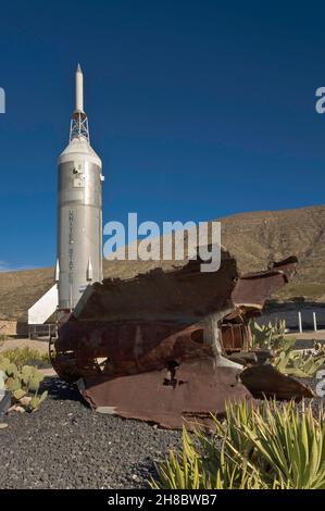 Little Joe II Rakete und Reste der deutschen V-2 Rakete im Museum of Space History in Alamogordo, New Mexico, USA Stockfoto