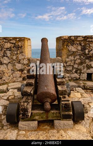 Kanonen in der Festung Casa del Rey in Llanes. Stockfoto