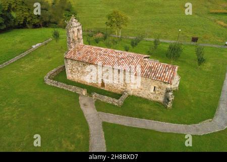 Romanische Einsiedelei von San Juan de Cilermo in Scheiben Stockfoto