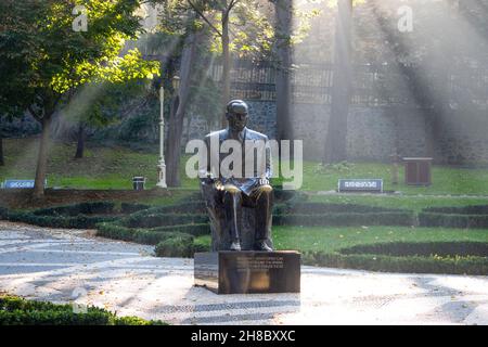 ISTANBUL - Okt 20: Denkmal für Mustafa Kemal Atatürk im Stadtpark Gulhane in Istanbul, Oktober 20. 2021 in der Türkei Stockfoto