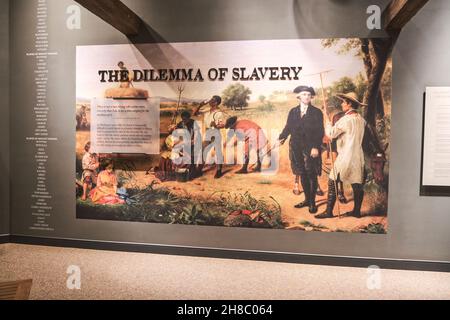 Eine Tafel, Ausstellung, Ausstellung über Sklaverei auf dem Grundstück. Im Anwesen von Präsident George Washington, Mount Vernon, in Virginia in der Nähe von Washington DC. Stockfoto