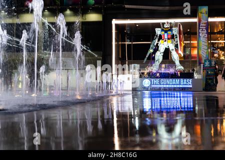 Bangkok, Thailand -28. November 2021: Die RX-78-2 Gundam Statue wurde im Siam Center ausgestellt. Stockfoto