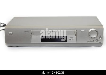 HUELVA, SPANIEN - 07. Oktober 2021: Ein Sony Videorecorder aus dem Jahr 80s isoliert auf weißem Hintergrund Stockfoto