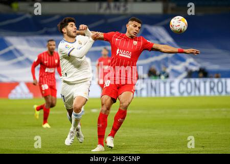 Diego Carlos vom FC Sevilla beim Spiel der La Liga Santader zwischen Real Madrid und dem FC Sevilla im Estadio Santiago Bernabeu in Madrid, Spanien. Stockfoto