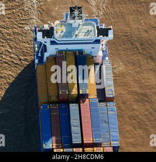 Ein Überblick über Container auf der Schifffahrt, River Mersey, Liverpool Docks, Nordwestengland, Großbritannien Stockfoto