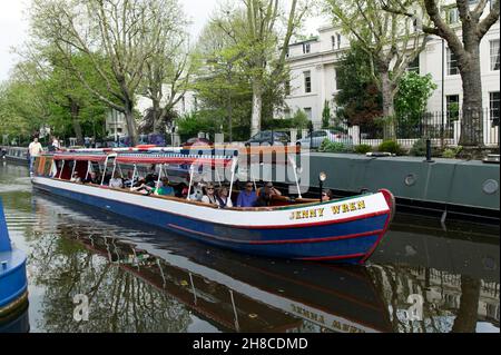 Das Jenny Wren Narrow Boat bietet Fahrgästen Fahrten entlang des Regents Canal, London, Großbritannien Stockfoto