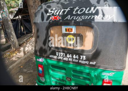 Sri Lanka, die Provinz d'Ampara, die Provinz Ampara, Pottuvil, ville, Staadt, Stadt, Tuk Tuk, « Surf Tour » Stockfoto