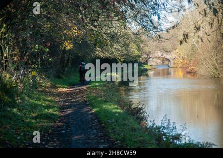 Durch Großbritannien - Radfahren entlang der Leeds zum Liverpool Canal in Wheelton Stockfoto