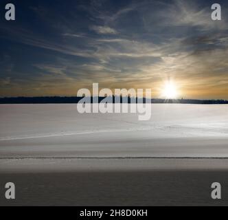 Winterlandschaft in der Nähe des Dorfes Gewissenruh, Wesertal, Weser-Hochland, Weserbergland, Hessen, Deutschland, digital verändert Stockfoto