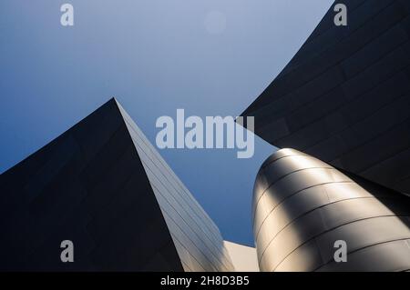 Details der Formen und Linien des Walt Disney Concert Hall Gebäudes Stockfoto