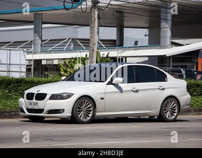 Chiangmai, Thailand - Oktober 6 2021: Privatauto. BMW 525D. Foto auf der Straße Nr. 1001 etwa 8 km von der Innenstadt von Chiangmai, thailand. Stockfoto