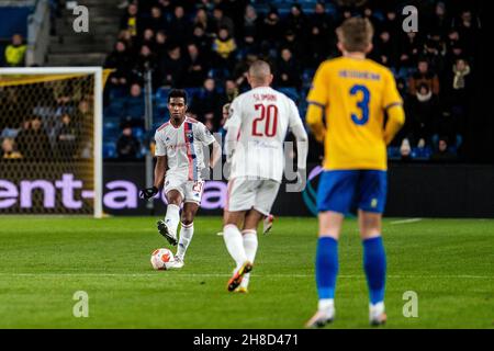 Broendby, Dänemark. 25th, November 2021. Thiago Mendes (23) aus Lyon während des UEFA Europa League-Spiels zwischen Broendby IF und Lyon im Broendby-Stadion in Broendby. (Foto: Gonzales Photo - Robert Hendel). Stockfoto