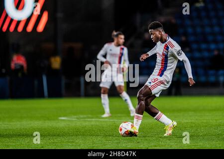 Broendby, Dänemark. 25th, November 2021. Habib Keita (19) aus Lyon während des UEFA Europa League-Spiels zwischen Broendby IF und Lyon im Broendby-Stadion in Broendby. (Foto: Gonzales Photo - Robert Hendel). Stockfoto