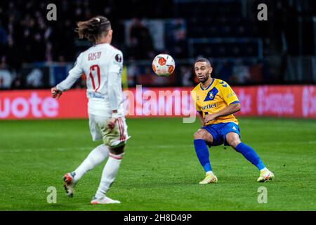 Broendby, Dänemark. 25th, November 2021. Kevin Mensah (14) von Broendby, WENN er während des UEFA Europa League-Spiels zwischen Broendby IF und Lyon im Broendby-Stadion in Broendby gesehen wurde. (Foto: Gonzales Photo - Robert Hendel). Stockfoto