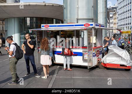 Dänischer Würstchenwagen/Hot Dog Stand (pølsevogn); Nørreport, Kopenhagen, Dänemark Stockfoto