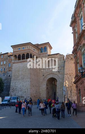 Altstadt, Piazza Bracio Fortebracio, Etrusker- oder Augusta-Bogen, Perugia, Umbrien, Italien, Europa Stockfoto