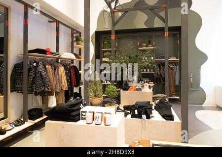 Todd Snyder Store im Channel Gardens Shopping Plaza, Rockefeller Center, 2021, USA Stockfoto