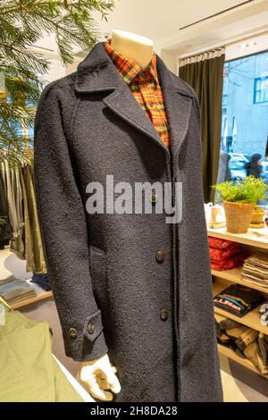 Todd Snyder Store im Channel Gardens Shopping Plaza, Rockefeller Center, 2021, USA Stockfoto