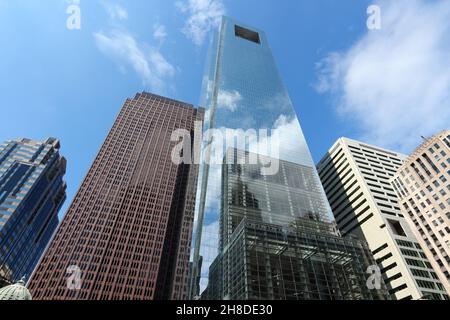 PHILADELPHIA, USA - 11. JUNI 2013: Comcast Center in Philadelphia. Als 2012 der 297 Meter hohe Wolkenkratzer ist das höchste Gebäude in"Philadelphi Stockfoto