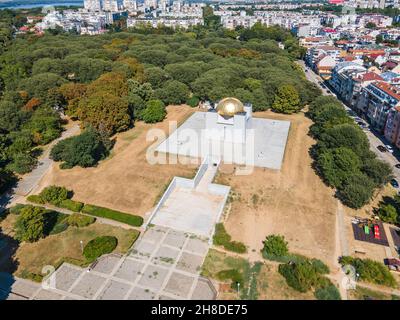 Fantastische Aussicht auf das Pantheon der Helden der Nationalen Wiedergeburt in der Stadt Ruse, Bulgarien Stockfoto