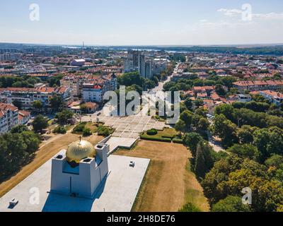 Fantastische Aussicht auf das Pantheon der Helden der Nationalen Wiedergeburt in der Stadt Ruse, Bulgarien Stockfoto