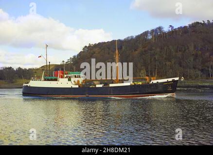 MV Loch Carron in Oban Bay 1970s Stockfoto