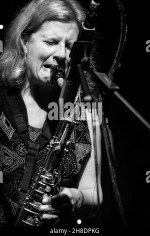 Karen Sharp spielt mit dem Karen Sharp Quartett beim Scarborough Jazz Festival 2021, Großbritannien, Tenorsax Stockfoto