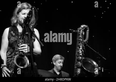 Karen Sharp spielt mit dem Karen Sharp Quartett beim Scarborough Jazz Festival 2021, Großbritannien, Tenorsax Stockfoto